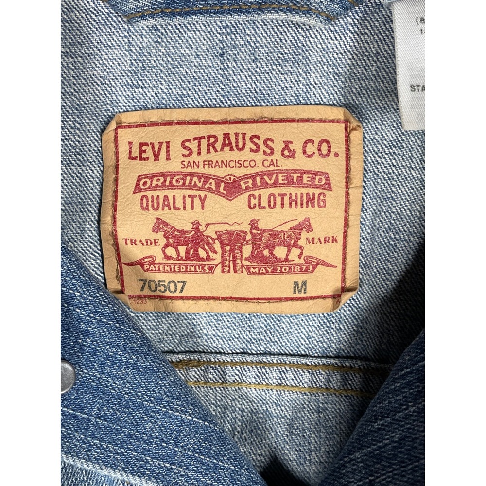 Vintage Levis Mens 70507 Standard Trucker Jacket Light Wash Blue Denim Medium - Picture 2 of 12